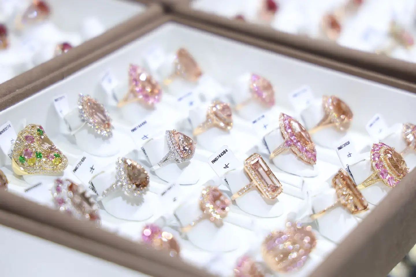 Open the curtains at the JGAB 2024 world-class gemstone exhibition Open the curtains at the JGAB 2024 world-class gemstone exhibition