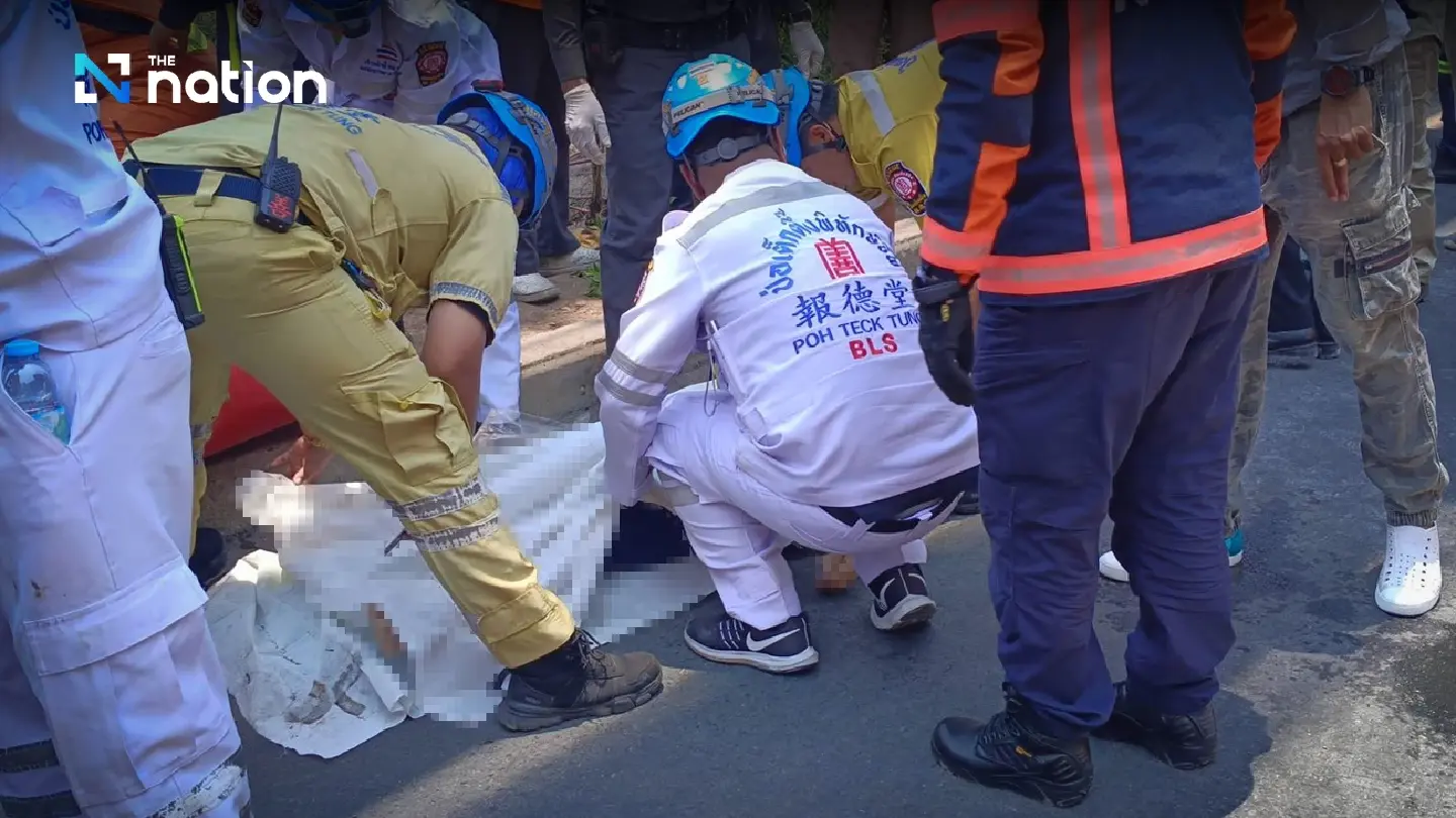 Man found dead in deep hole on Bangkok street