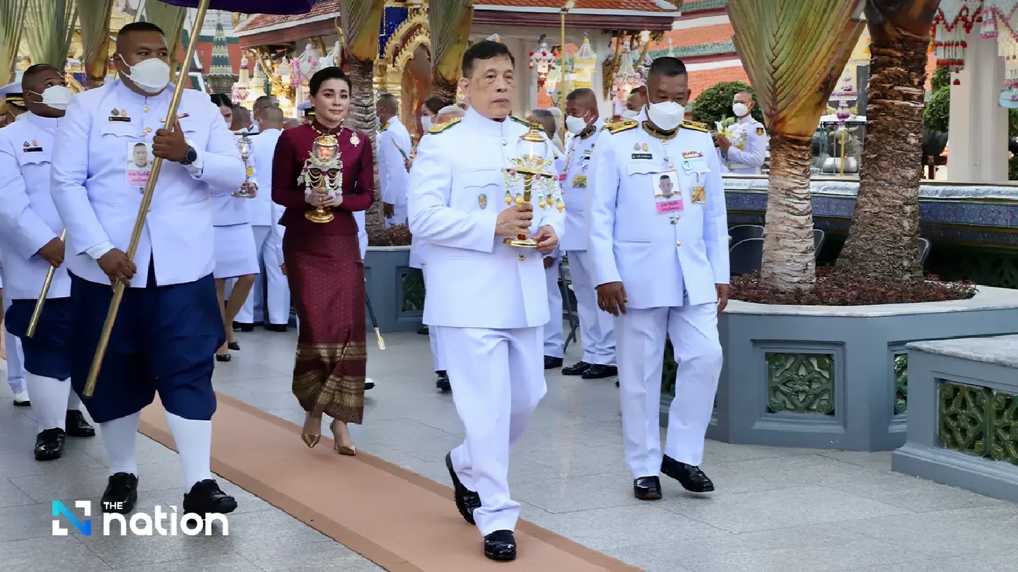 Their Majesties make merit on Visakha Bucha Day