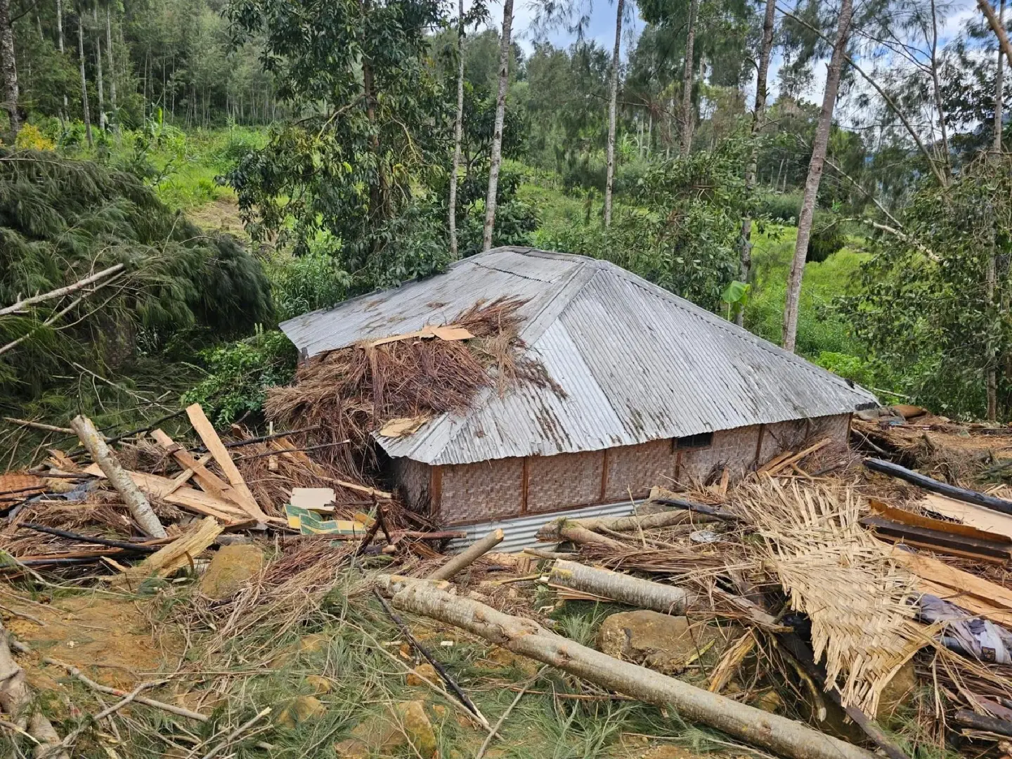 Papua New Guinea says Friday's landslide buried 2,000, formally asks for help Papua New Guinea says Friday's landslide buried 2,000, formally asks for help