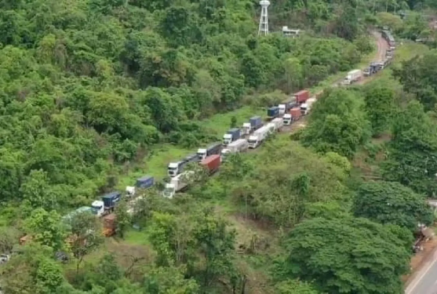 Myanmar-Thai border closure strands trucks, stalls trade in Phayar Thonezu Myanmar-Thai border closure strands trucks, stalls trade in Phayar Thonezu