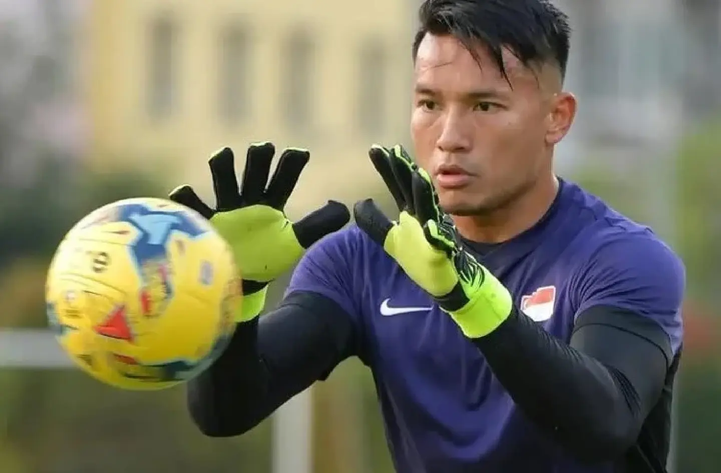 Singapore football goalkeeper urges Chinese fans to stop sending him money Singapore football goalkeeper urges Chinese fans to stop sending him money