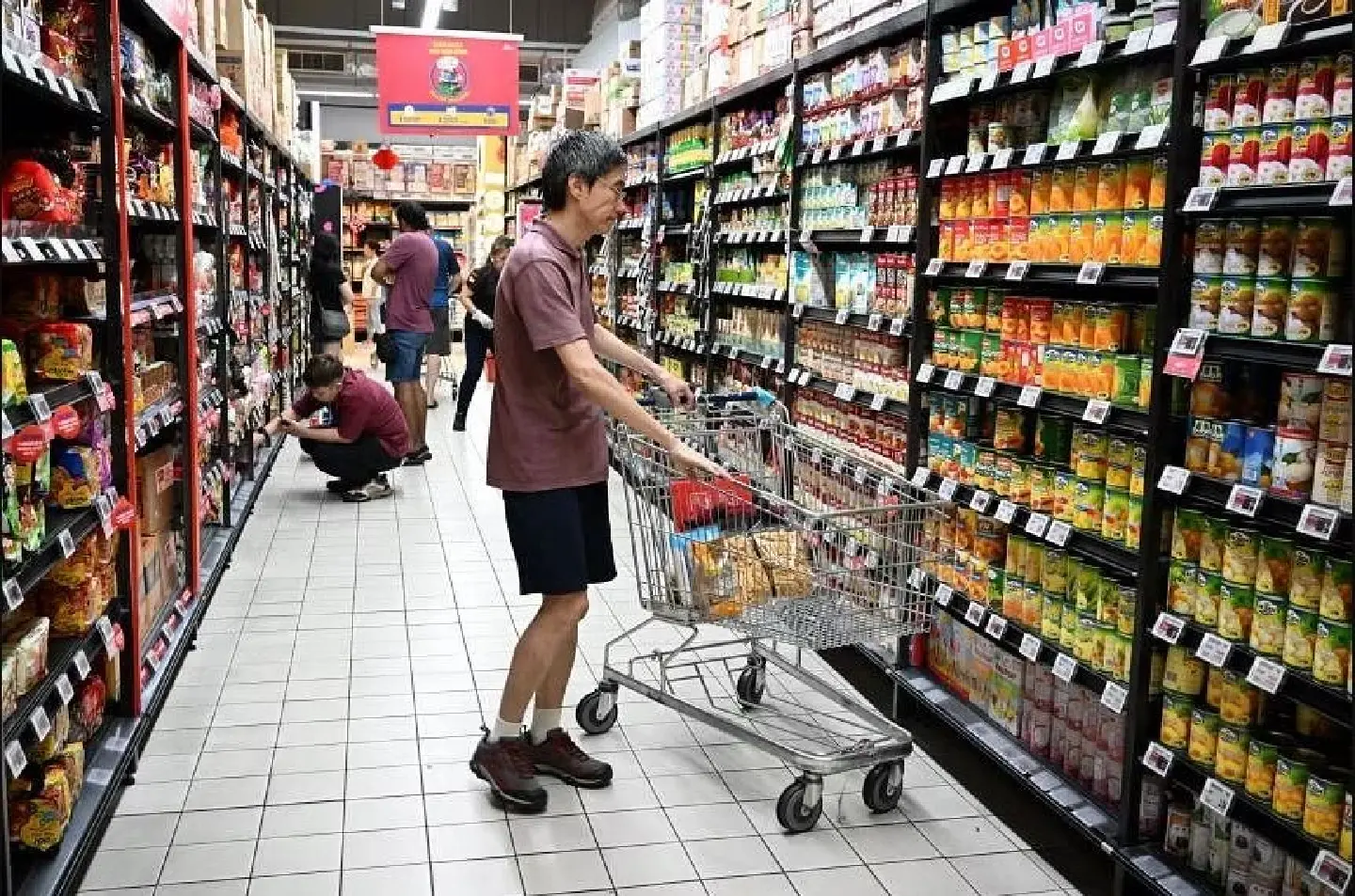 1.5 million Singaporeans to get up to $850 in August to cope with rising costs 1.5 million Singaporeans to get up to $850 in August to cope with rising costs