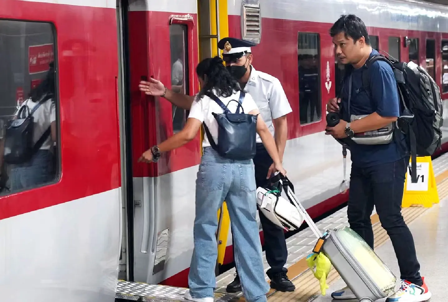 New Bangkok-Vientiane passenger train boosts connectivity across region