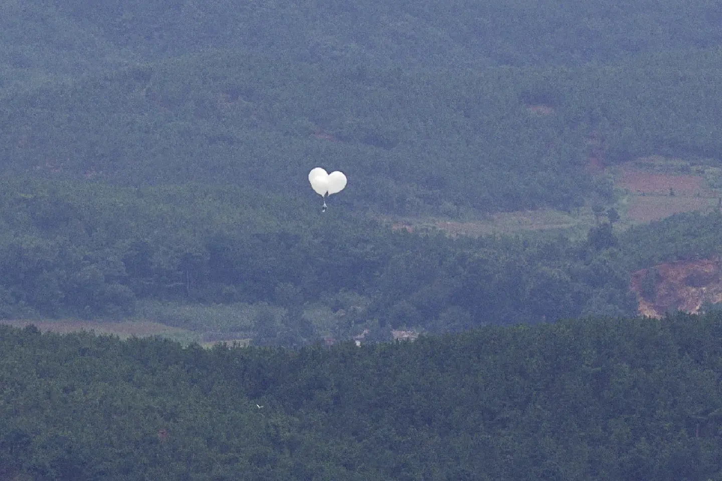 North Korean trash balloon falls on Seoul presidential office