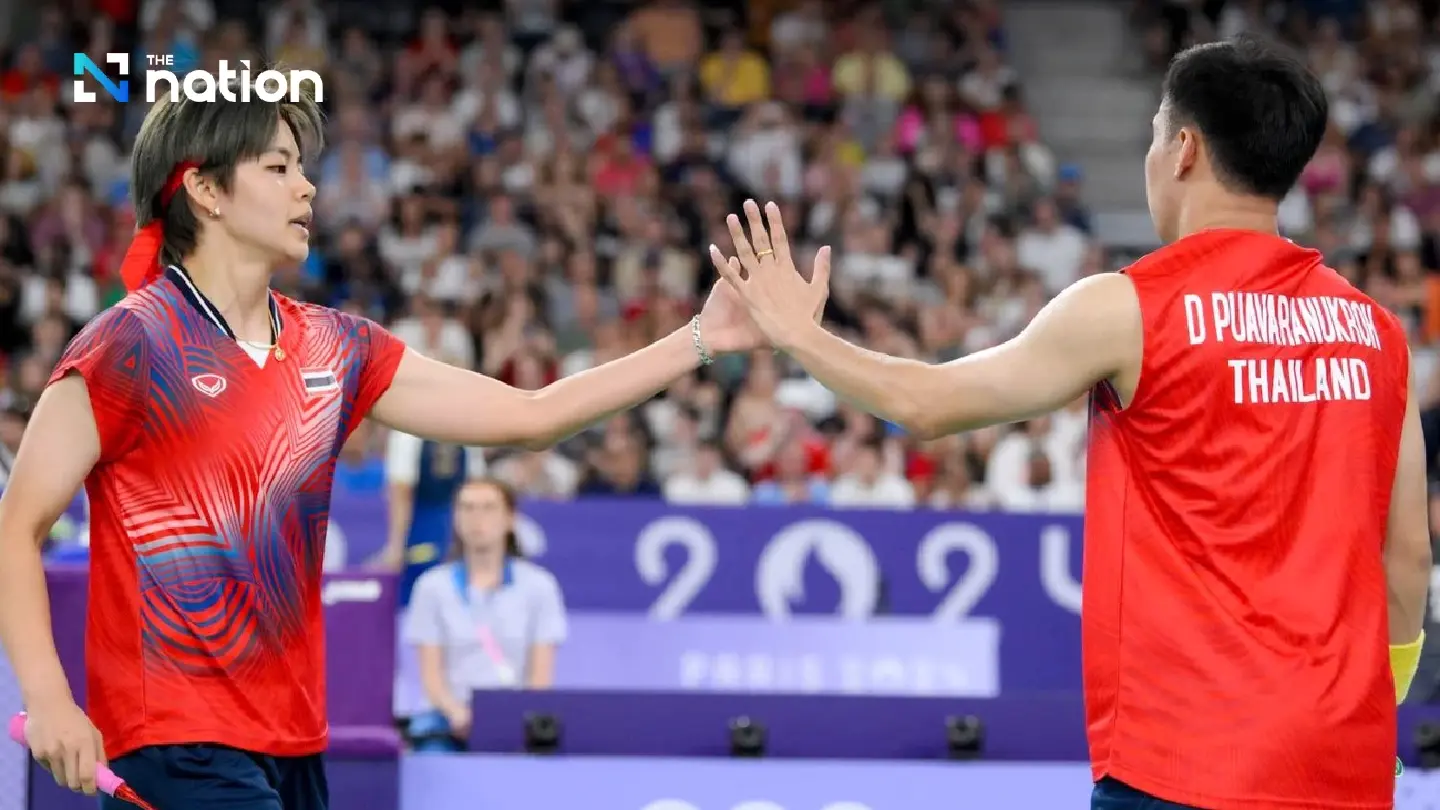 Thai badminton champs move into knock-out stage in Paris
