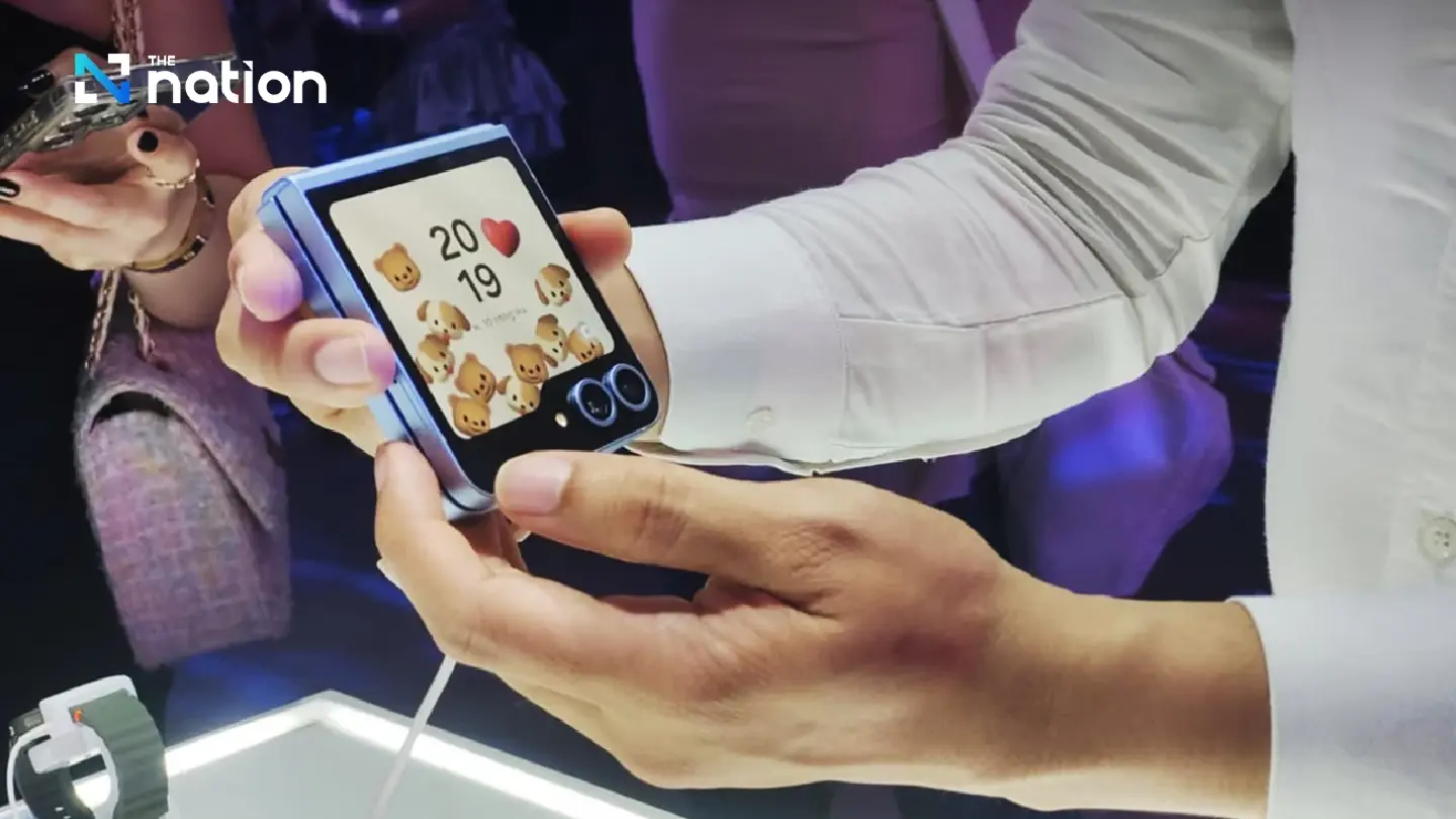 Samsung unfolds AI engine to take bite out of Apple Samsung unfolds AI engine to take bite out of Apple