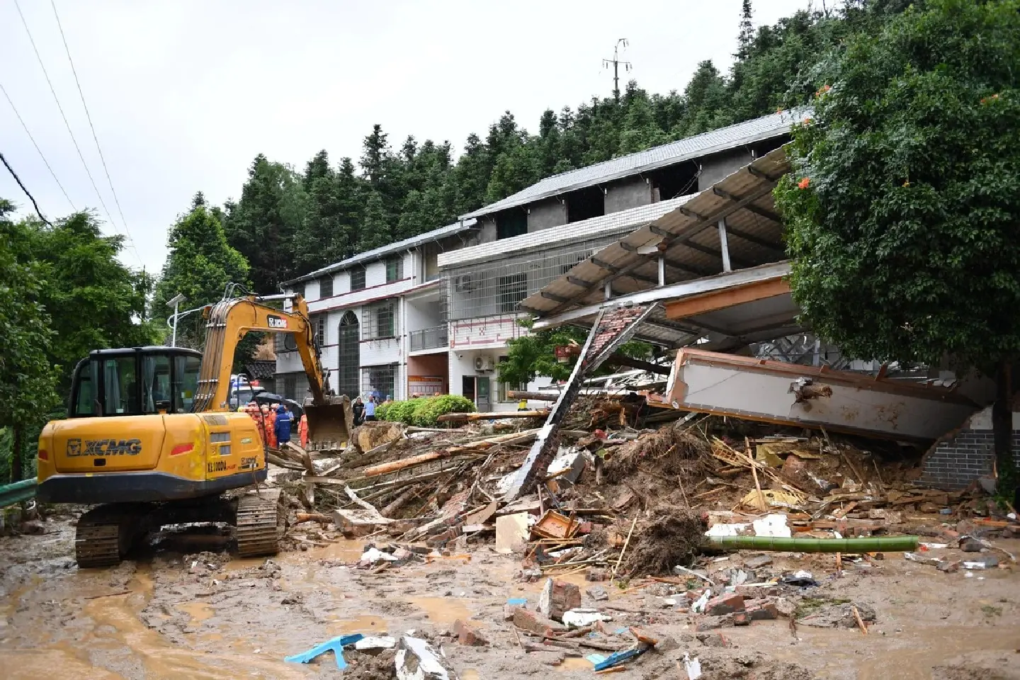 15 dead after landslide hits Central China village