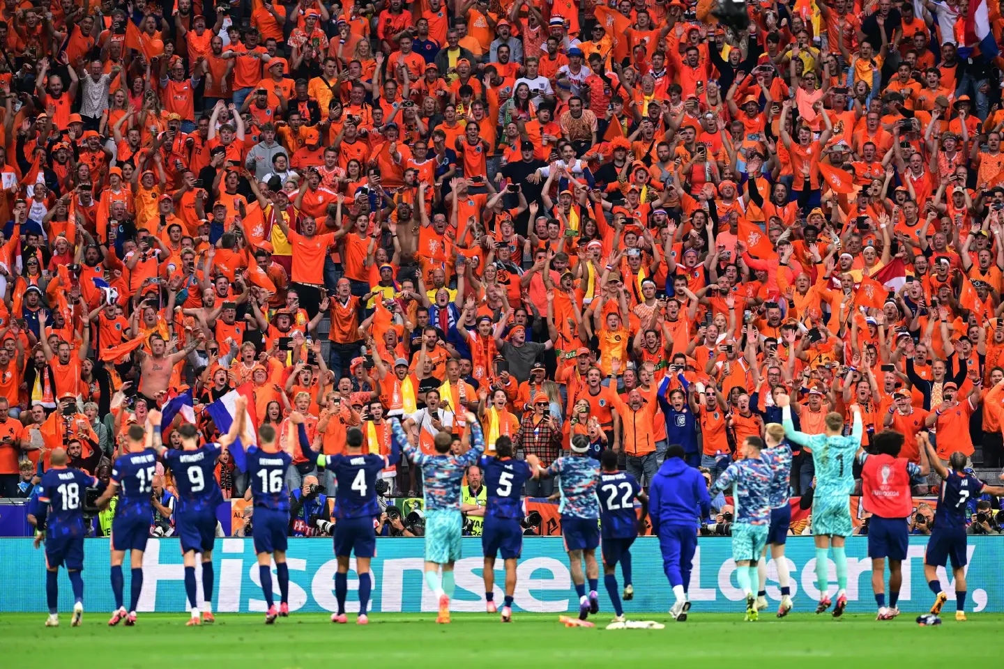 Improved Netherlands beats Romania 3-0, reaches first Euros QF in 16 years