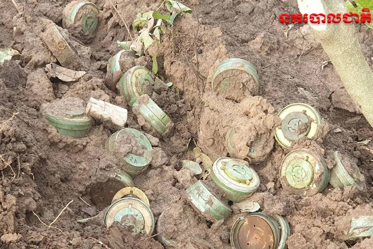 Battambang man unearths cache of landmines Battambang man unearths cache of landmines