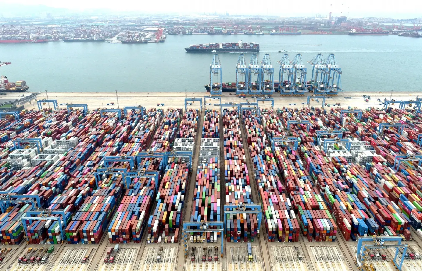 China’s economic growth slows to 4.7 % in second quarter China’s economic growth slows to 4.7 % in second quarter