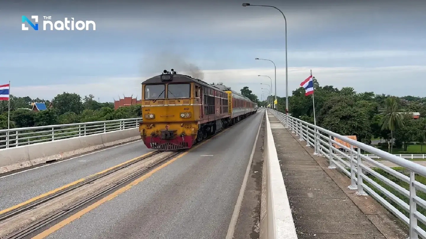 Nong Khai governor tries Bangkok-Vientiane train before opening