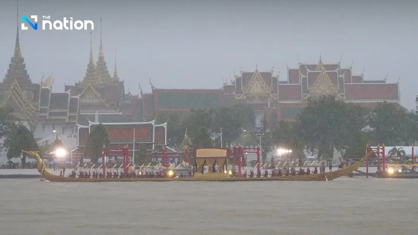 Downpour fails to stop Royal Barge rehearsal