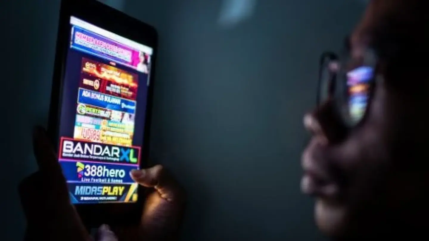 Online gambling epidemic