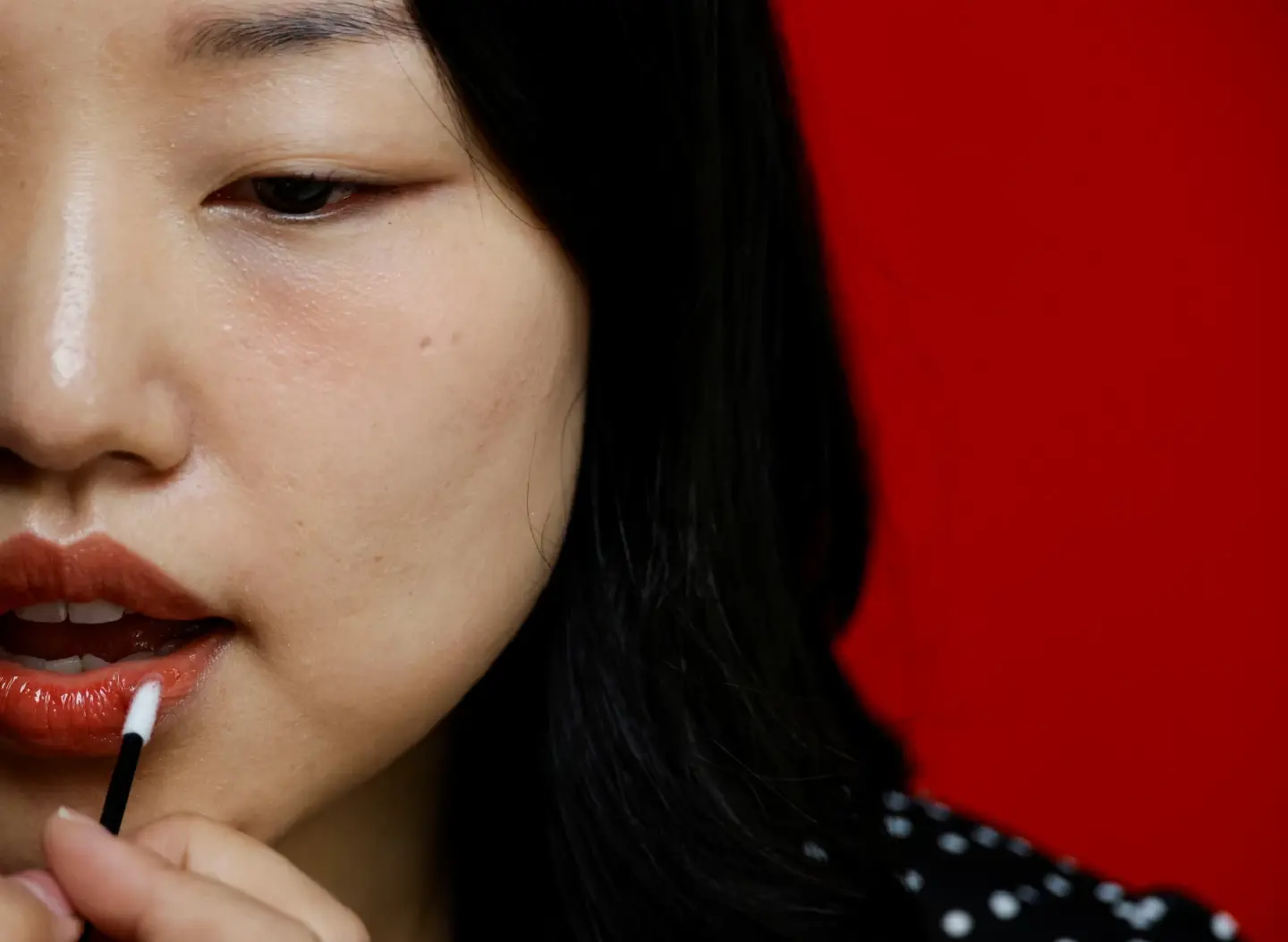 ‘Your best lip colour is…’: AI robot customizes cosmetics to your skin