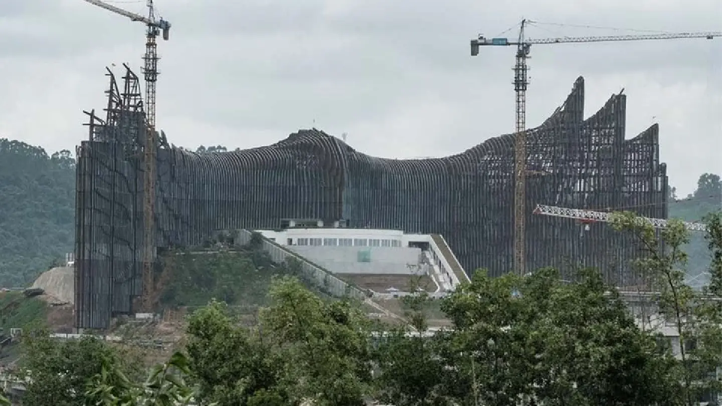 Indonesian President Jokowi tries out palace in proposed new capital Indonesian President Jokowi tries out palace in proposed new capital