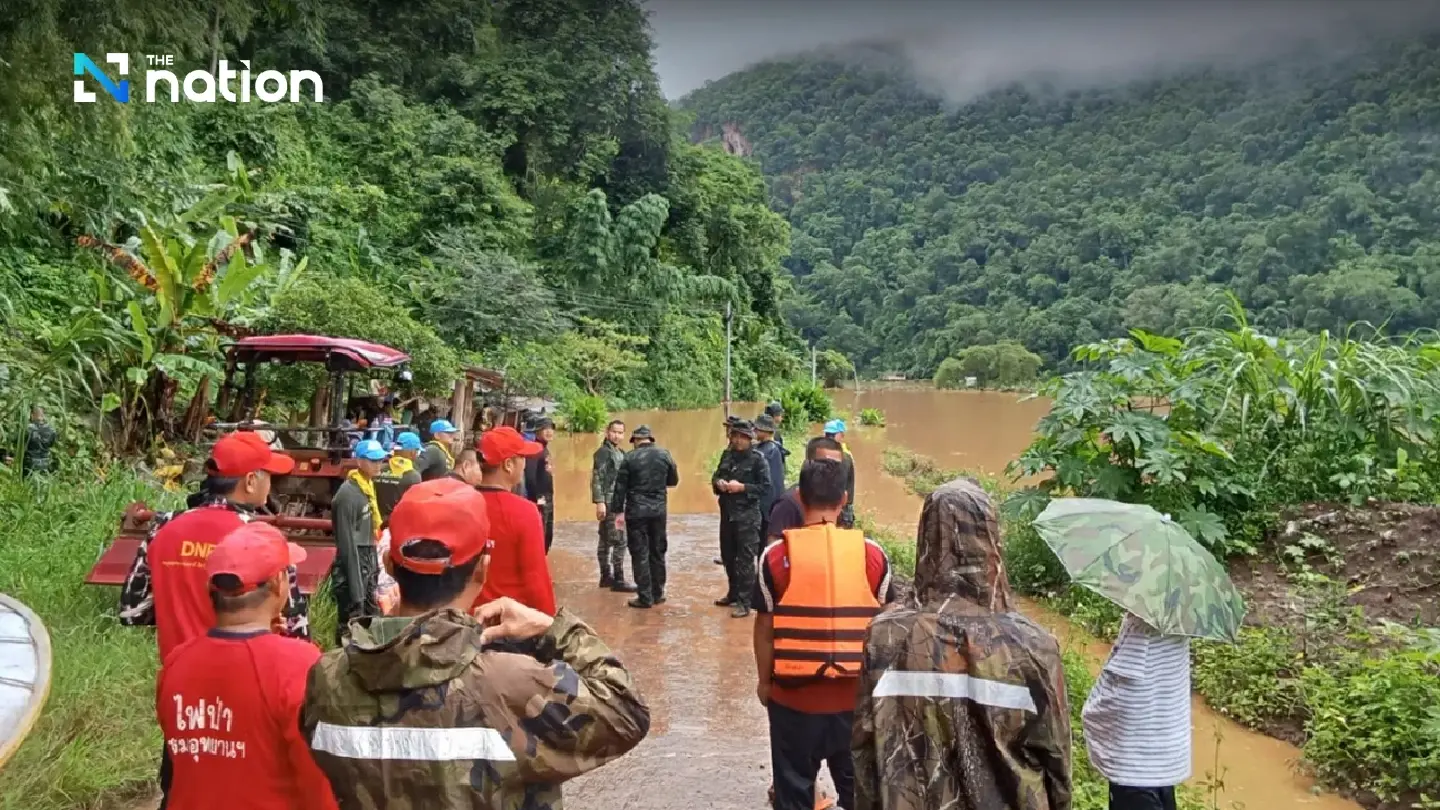 6 tourists stranded in heavy floods in Mae Hong Son rescued on Monday