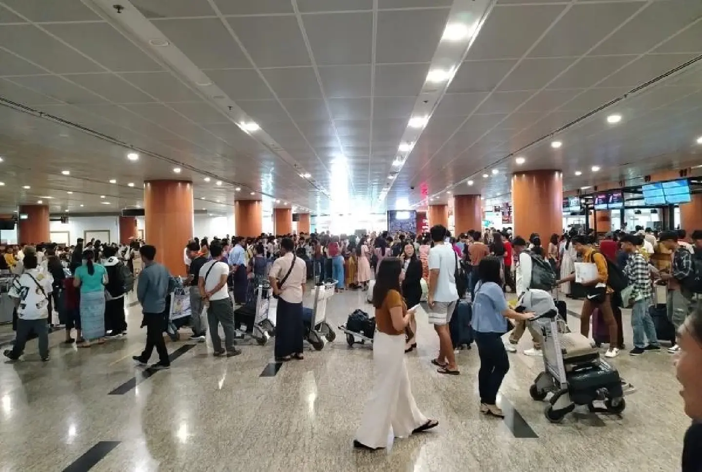 Myanmar issues a statement that workers heading abroad must have OWIC