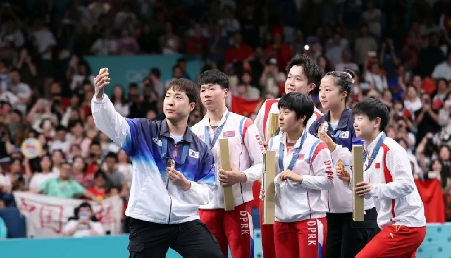 Samsung phones for N. Korean Olympians could breach UN sanctions: Seoul Samsung phones for N. Korean Olympians could breach UN sanctions: Seoul