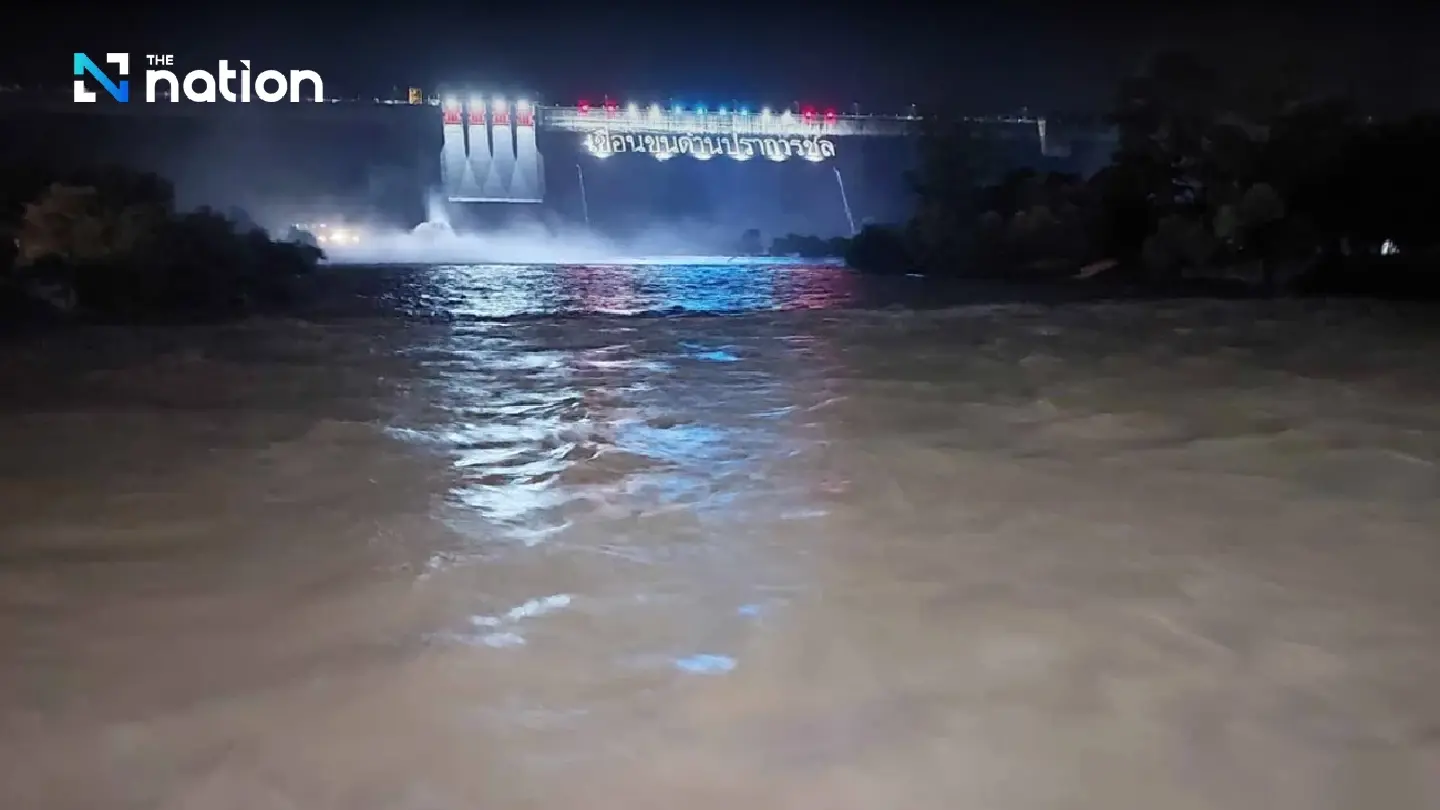 Khun Dan Prakarnchon dam causes flooding in Nakhon Nayok Khun Dan Prakarnchon dam causes flooding in Nakhon Nayok