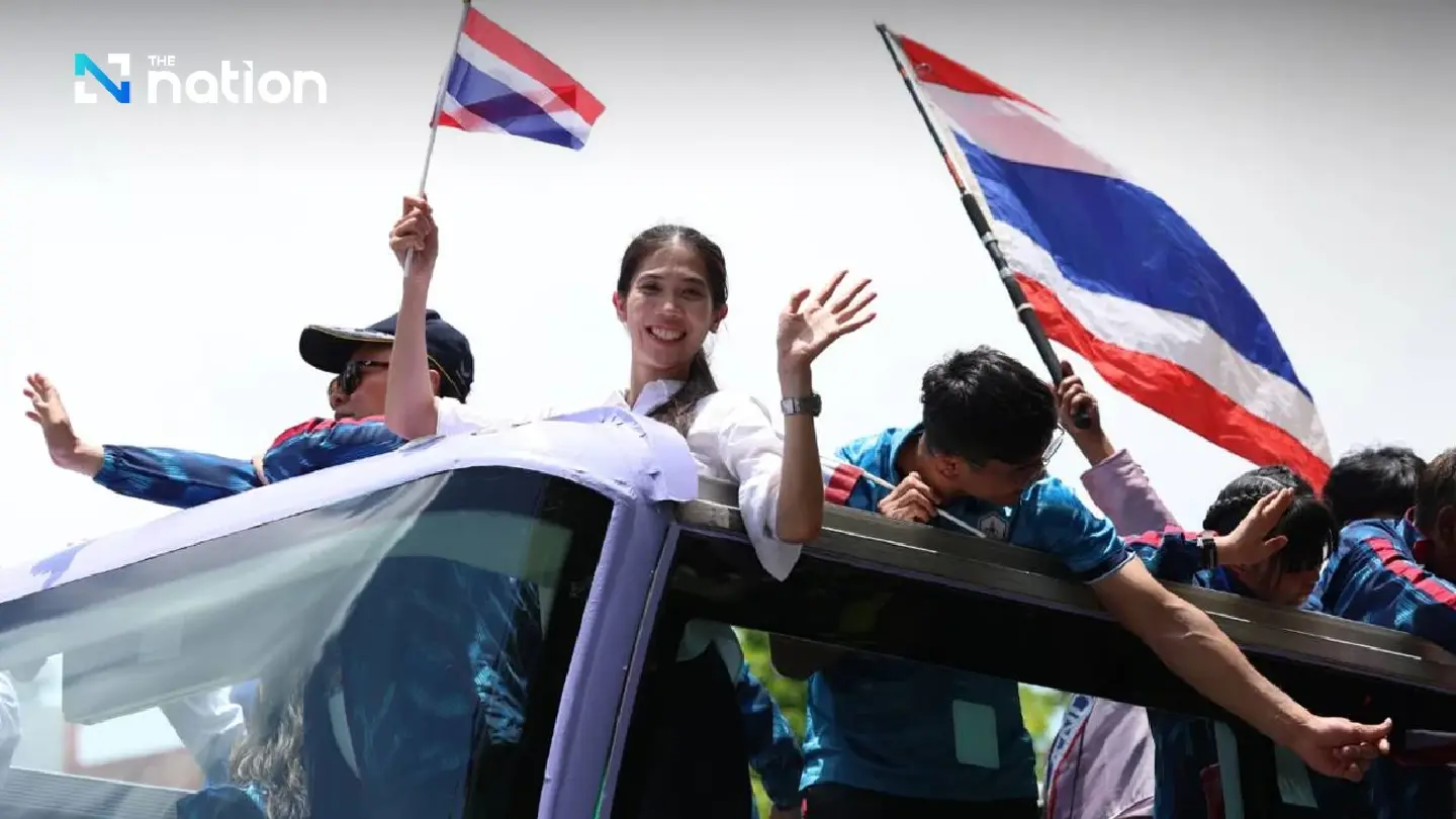 Thai Olympic medallists presented gifts from King before victory procession