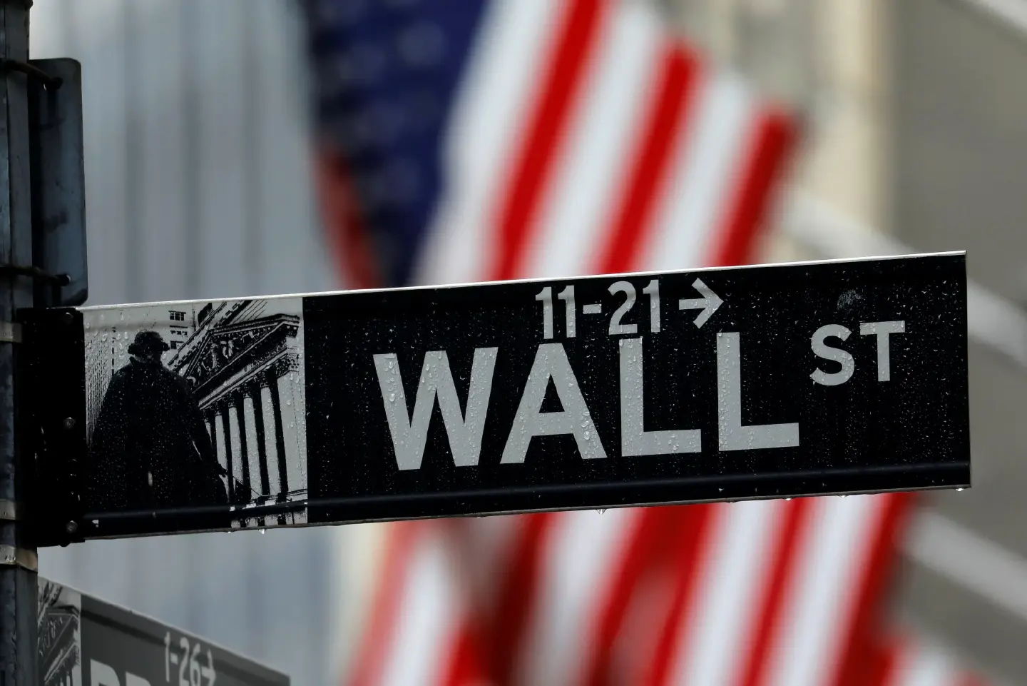 Dow drops 860 points, Japanese stocks see worst crash since 1987 amid US worries