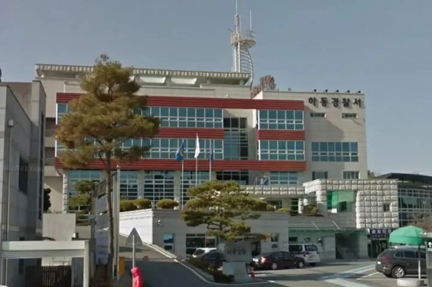 Woman found dead inside South Korean police car