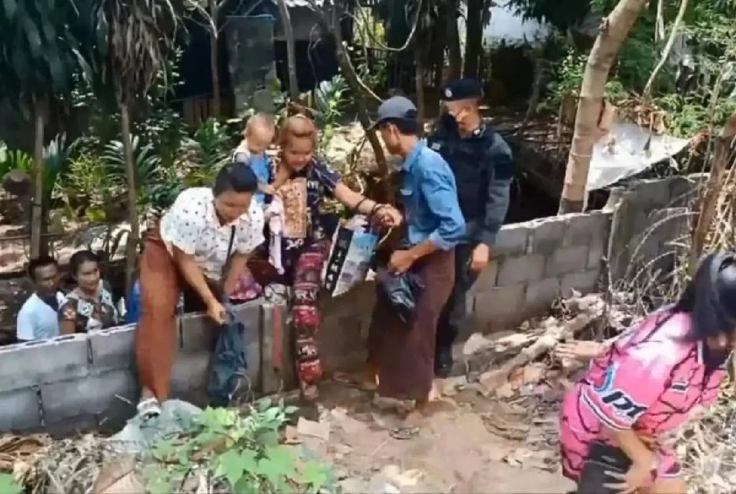 Thailand permits entry from Phayathonzu at Thai-Myanmar border