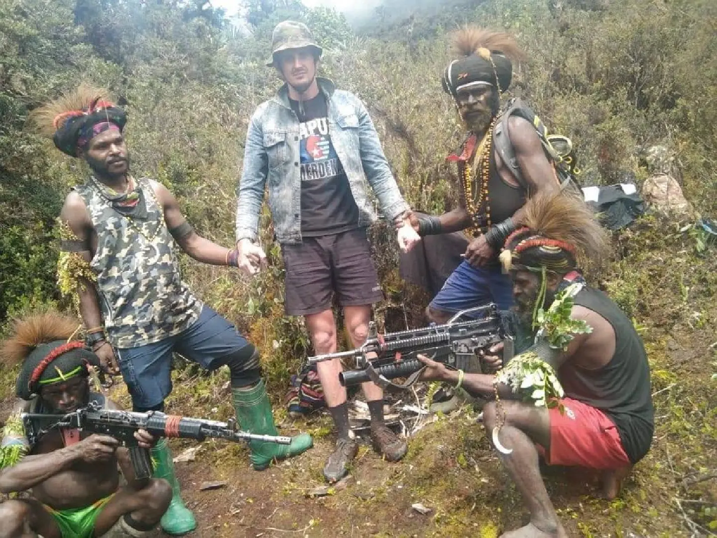 Papua armed rebels ready to free New Zealand pilot held for over a year Papua armed rebels ready to free New Zealand pilot held for over a year