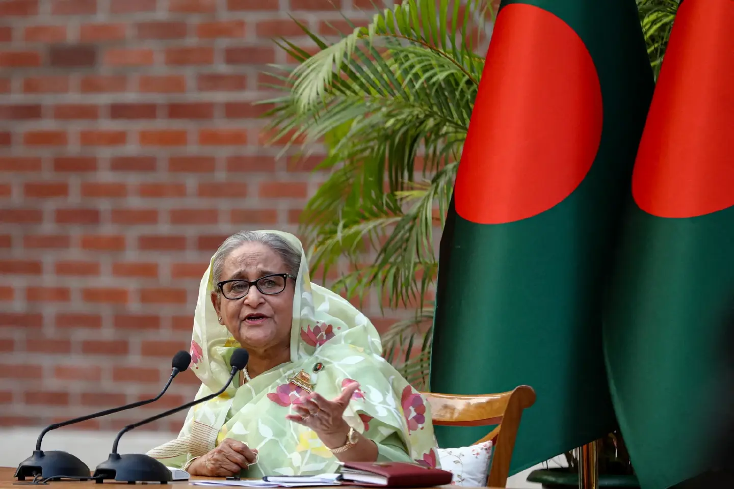 Bangladeshi PM Sheikh Hasina resigns as unrest sees protesters storm residence Bangladeshi PM Sheikh Hasina resigns as unrest sees protesters storm residence