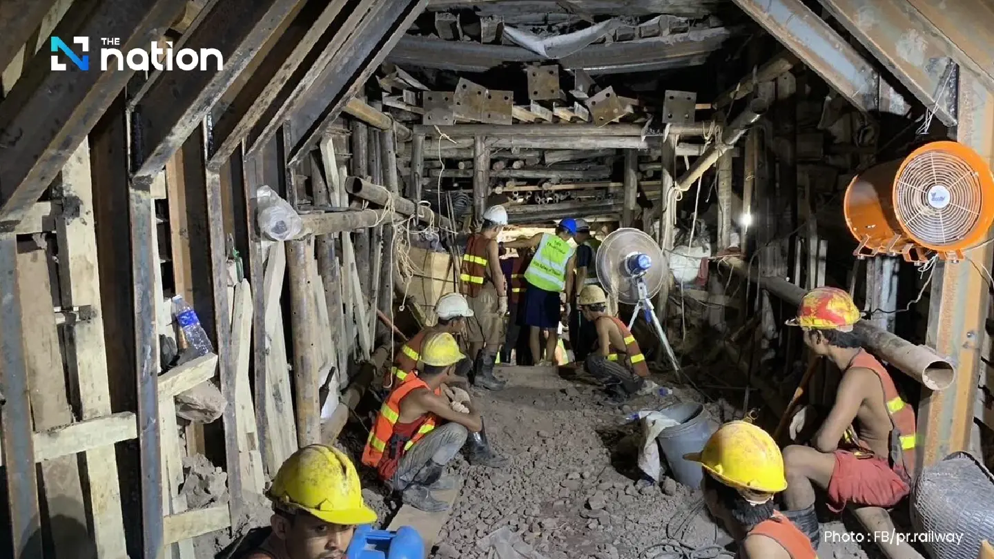Rescue team recovers 1st body from Korat tunnel, 2 still trapped Rescue team recovers 1st body from Korat tunnel, 2 still trapped