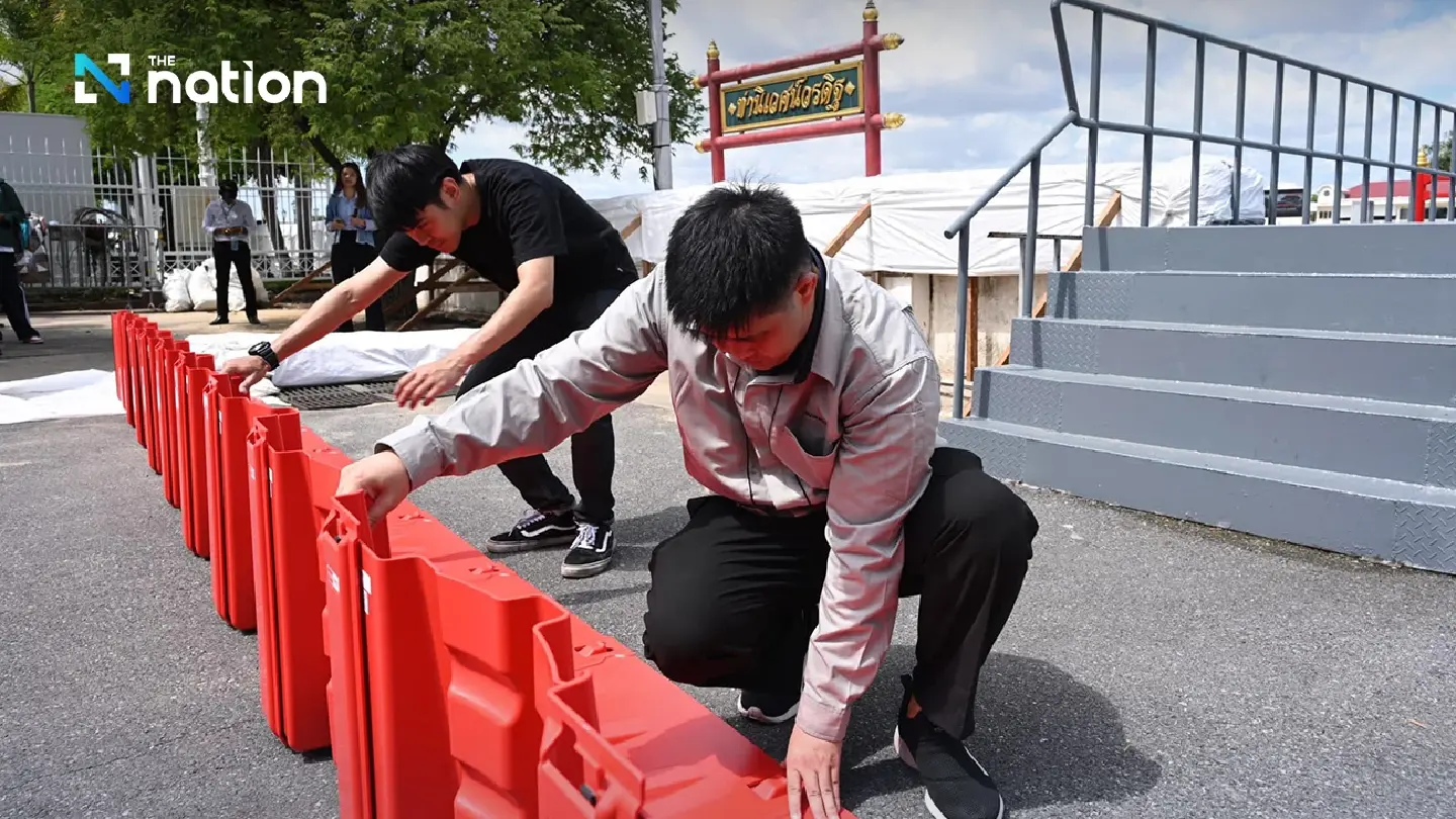 Hydro-fence flood barriers pilot project being tried out in Bangkok