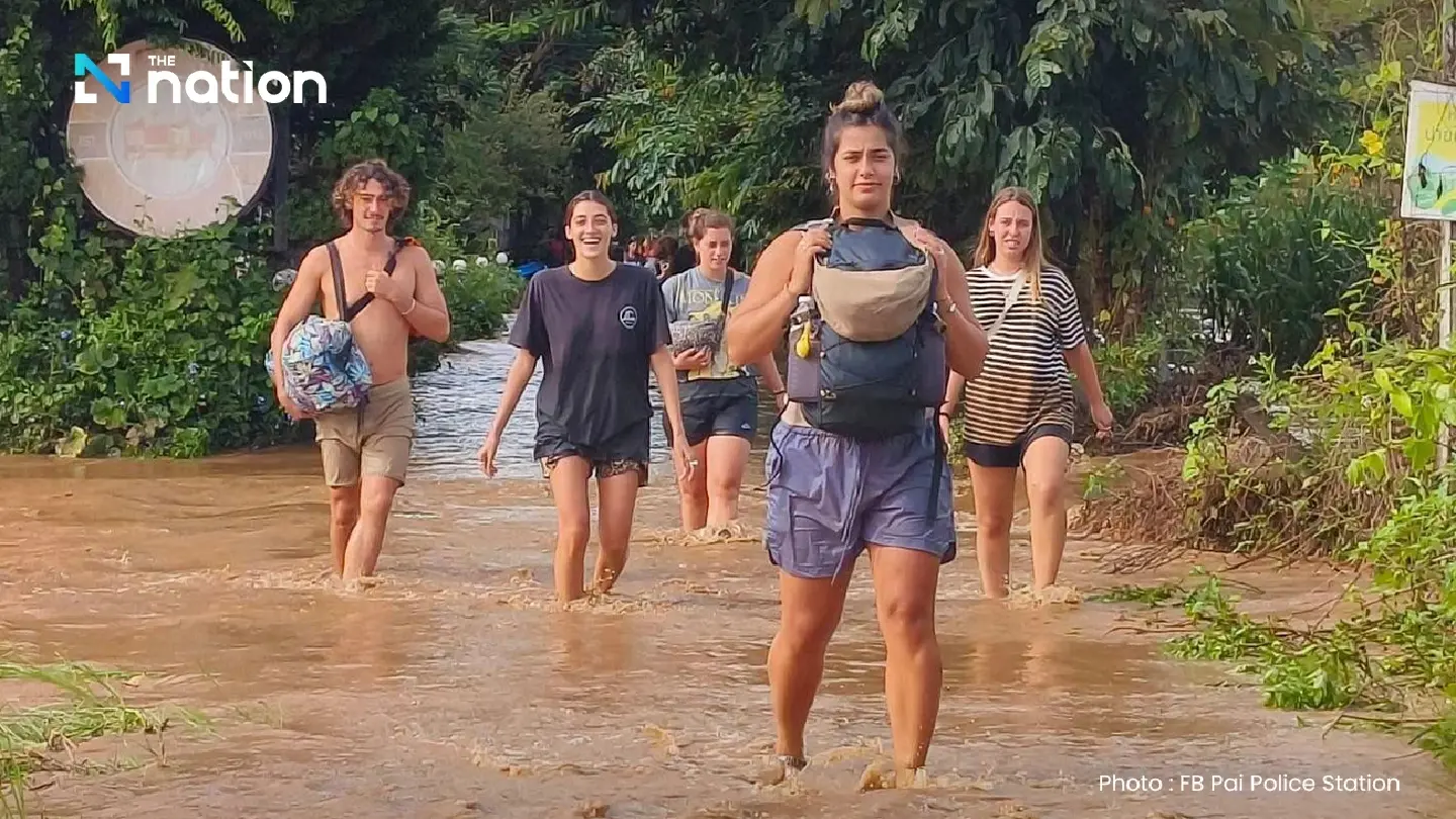 Tourists evacuated from Mae Hong Son resorts as the Pai River overflows
