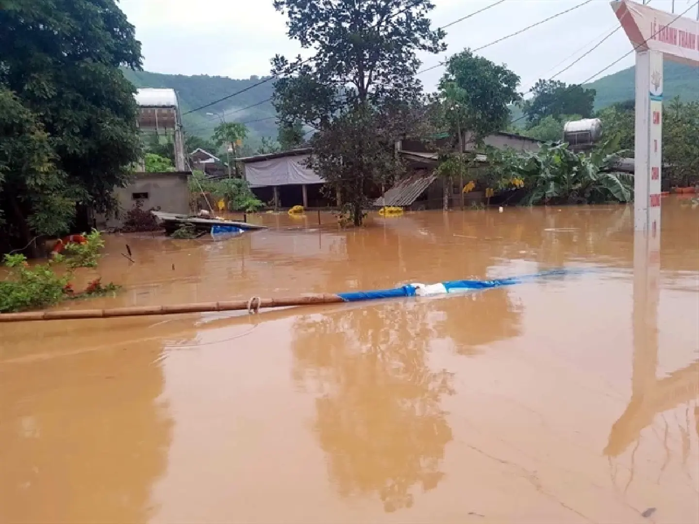 Storm Soulik injures 1, causes major flooding in Vietnam's central region Storm Soulik injures 1, causes major flooding in Vietnam's central region