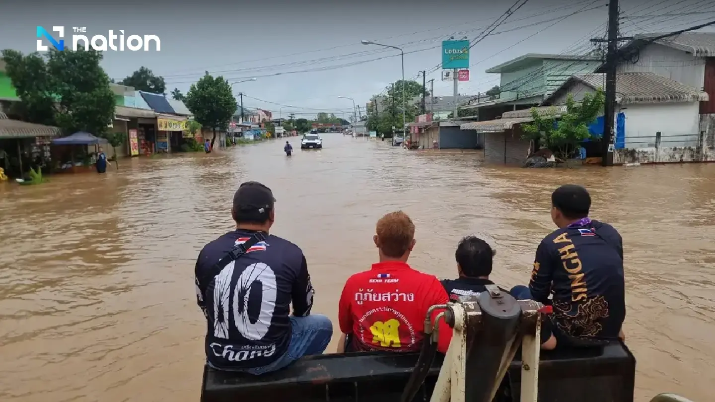 Flood hits Bueng Kan’s economic district, cutting off transport routes