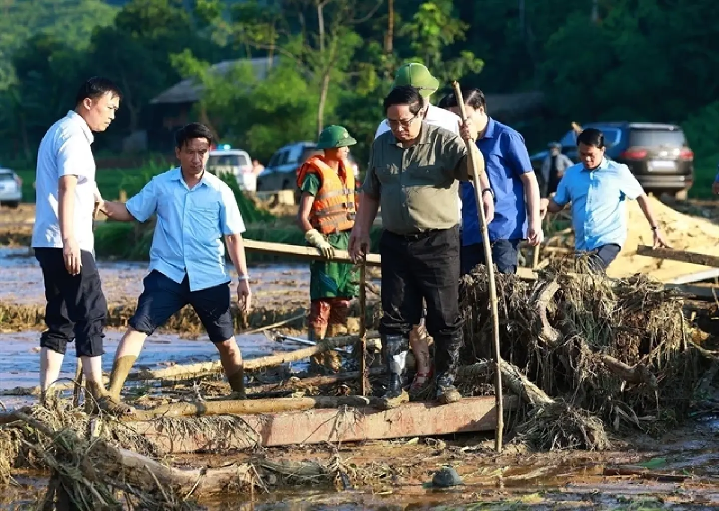 Vietnam PM inspects search efforts for landslide victims in Lao Cai Vietnam PM inspects search efforts for landslide victims in Lao Cai