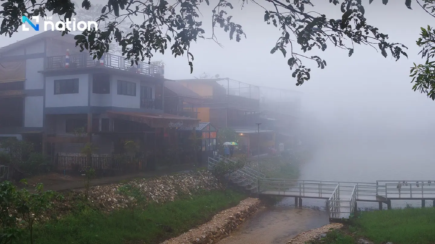 Pilok: playful rain, cheerful mist at Ban E-Tong