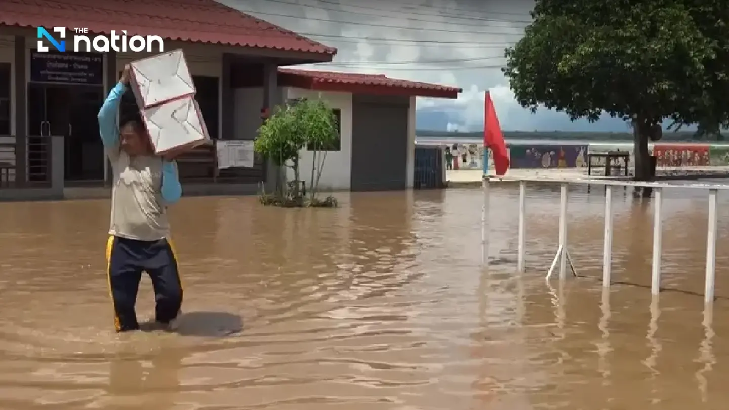 Mekong starts flooding communities in Bueng Kan