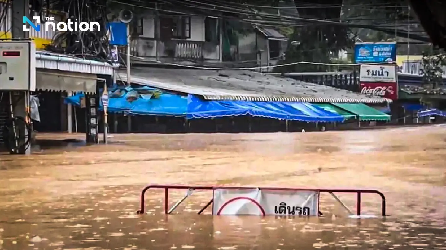 Sai River bursts banks to flood Chiang Rai’s Mae Sai district Sai River bursts banks to flood Chiang Rai’s Mae Sai district