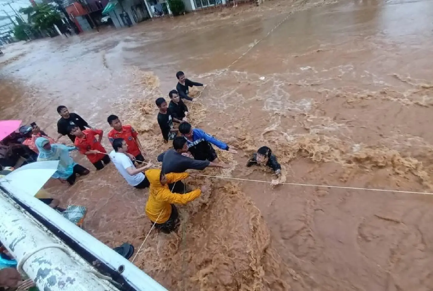 Rising Mesai Creek triggers flooding and power outages in Tachilek Rising Mesai Creek triggers flooding and power outages in Tachilek