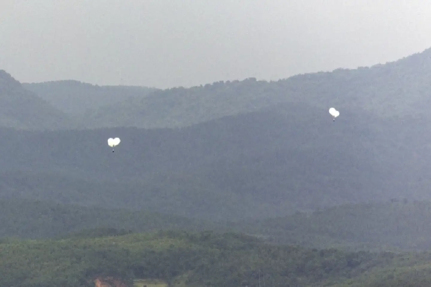 NK sends over 1,000 trash balloons to S. Korea in last 5 days NK sends over 1,000 trash balloons to S. Korea in last 5 days