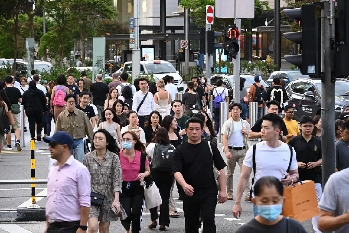 Singapore population crosses 6 million mark Singapore population crosses 6 million mark