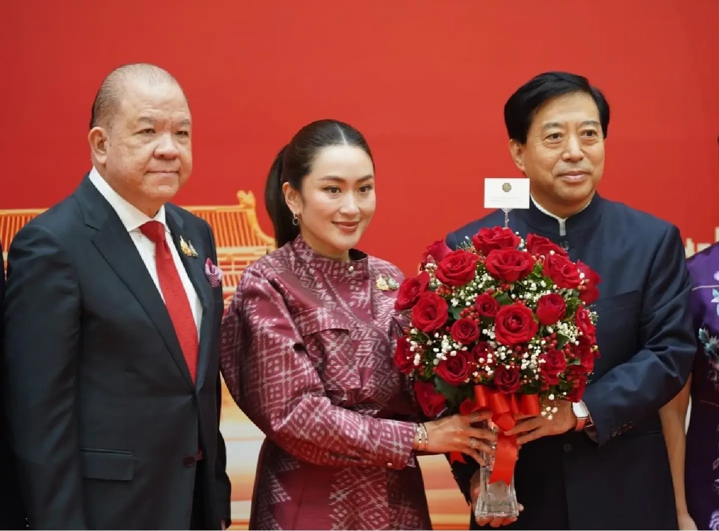 China shares development opportunities, benefits with neighbors, envoy says China shares development opportunities, benefits with neighbors, envoy says