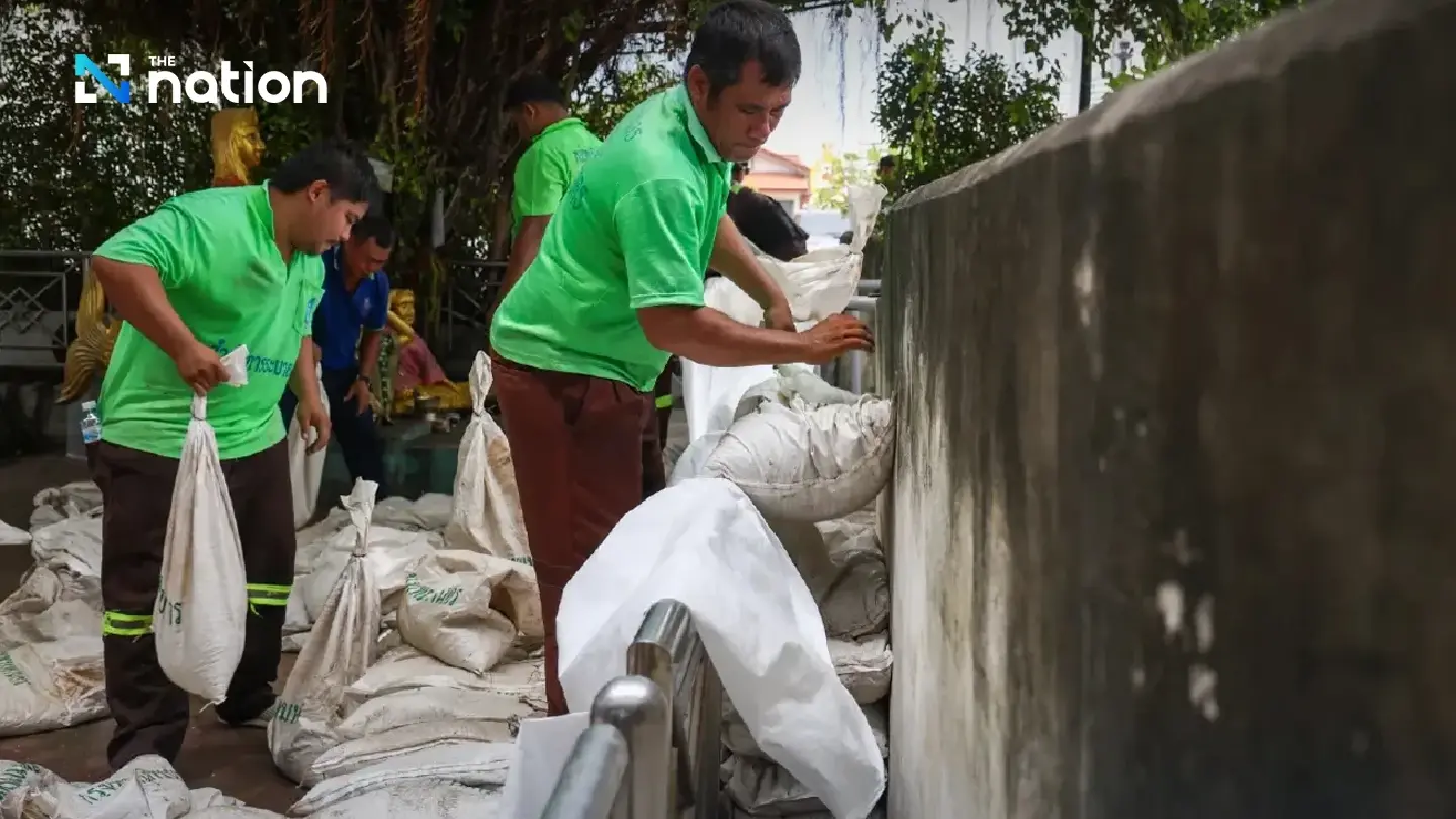 Bangkok’s Dusit district braces for water from the North, rising tide