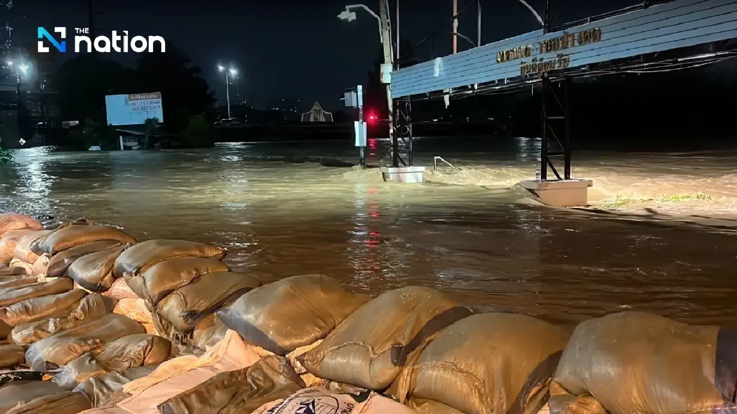 Overflowing Ping River continue to affect downtown Chiang Mai