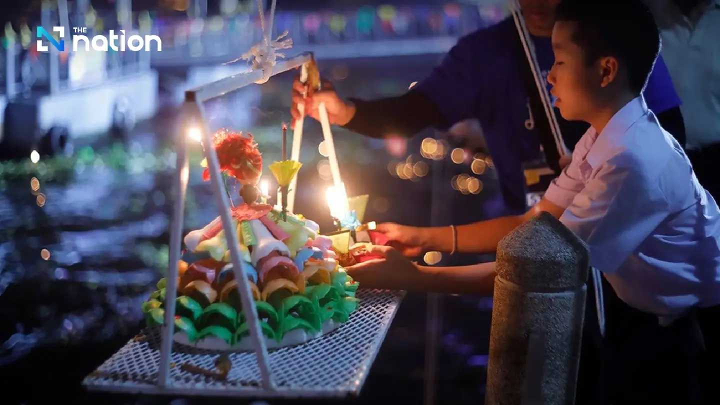 Bangkokians urged not to float bread or foam krathongs