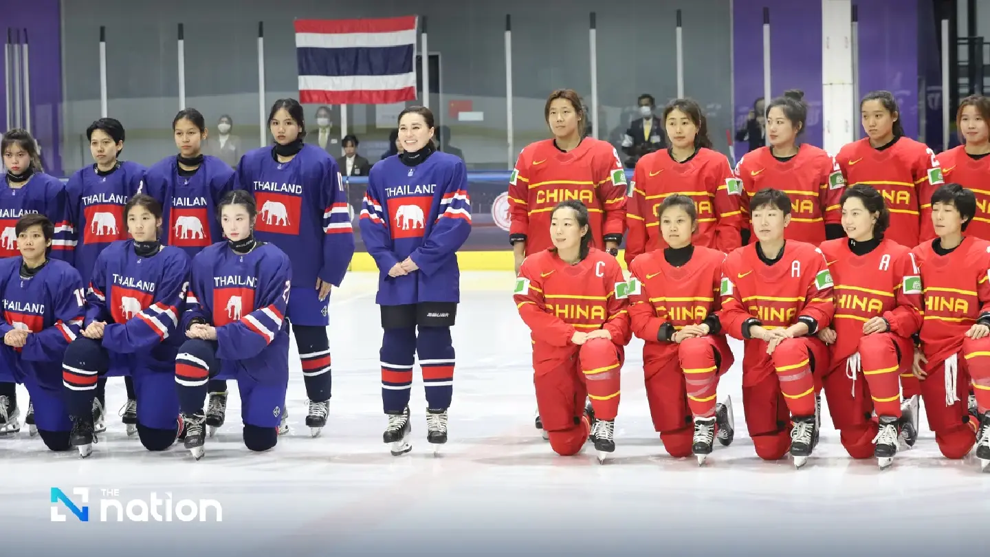Her Majesty leads Thai ice hockey team for friendly match with China Her Majesty leads Thai ice hockey team for friendly match with China