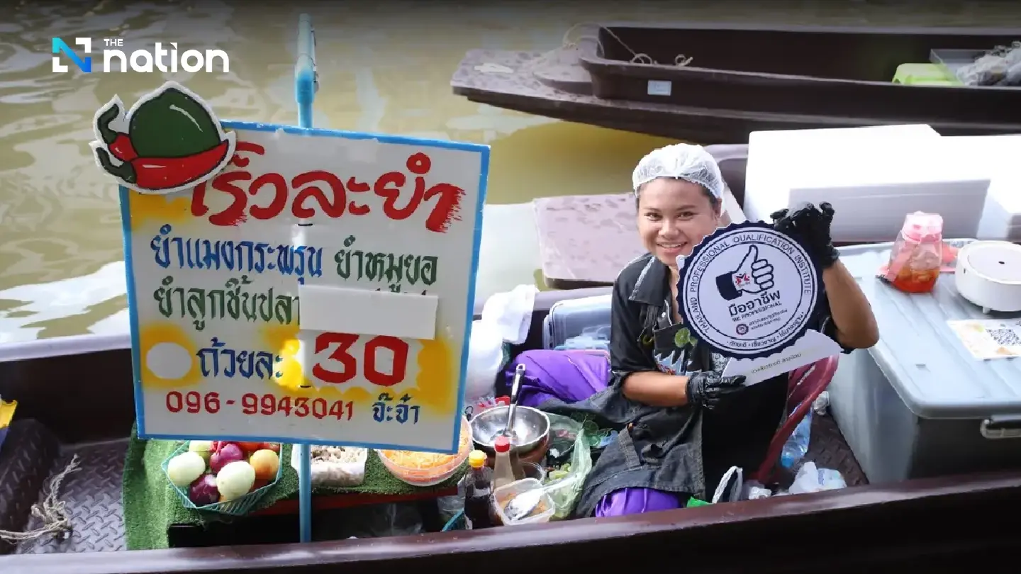 Food vendors at Amphawa Market earn professional certification