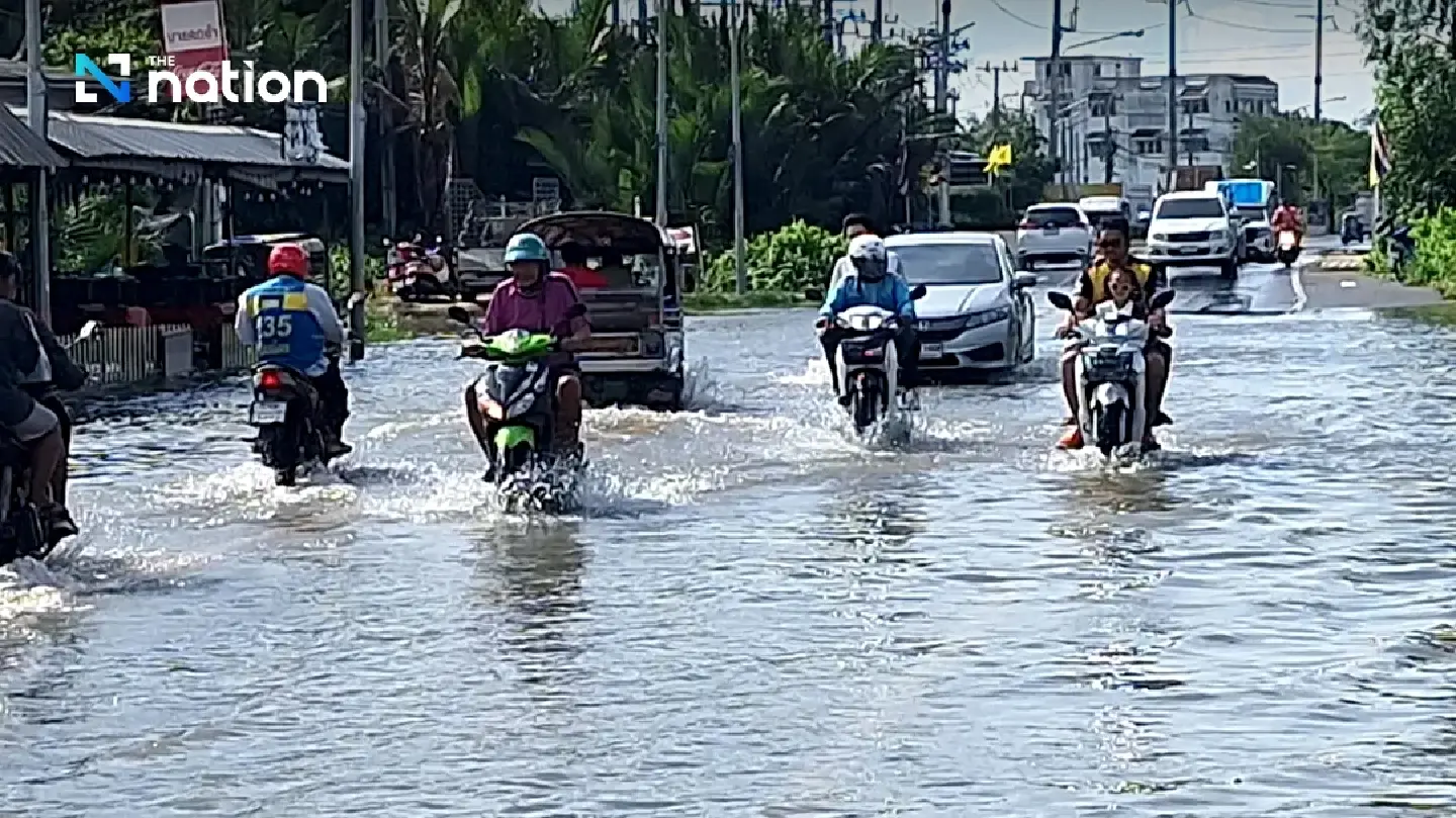 Samut Prakan roads flooded because of high tide Samut Prakan roads flooded because of high tide