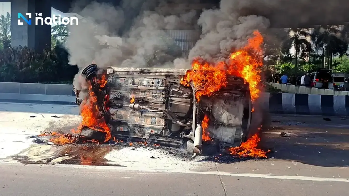 Five escape taxi in Bangkok after it overturns, catches fire Five escape taxi in Bangkok after it overturns, catches fire